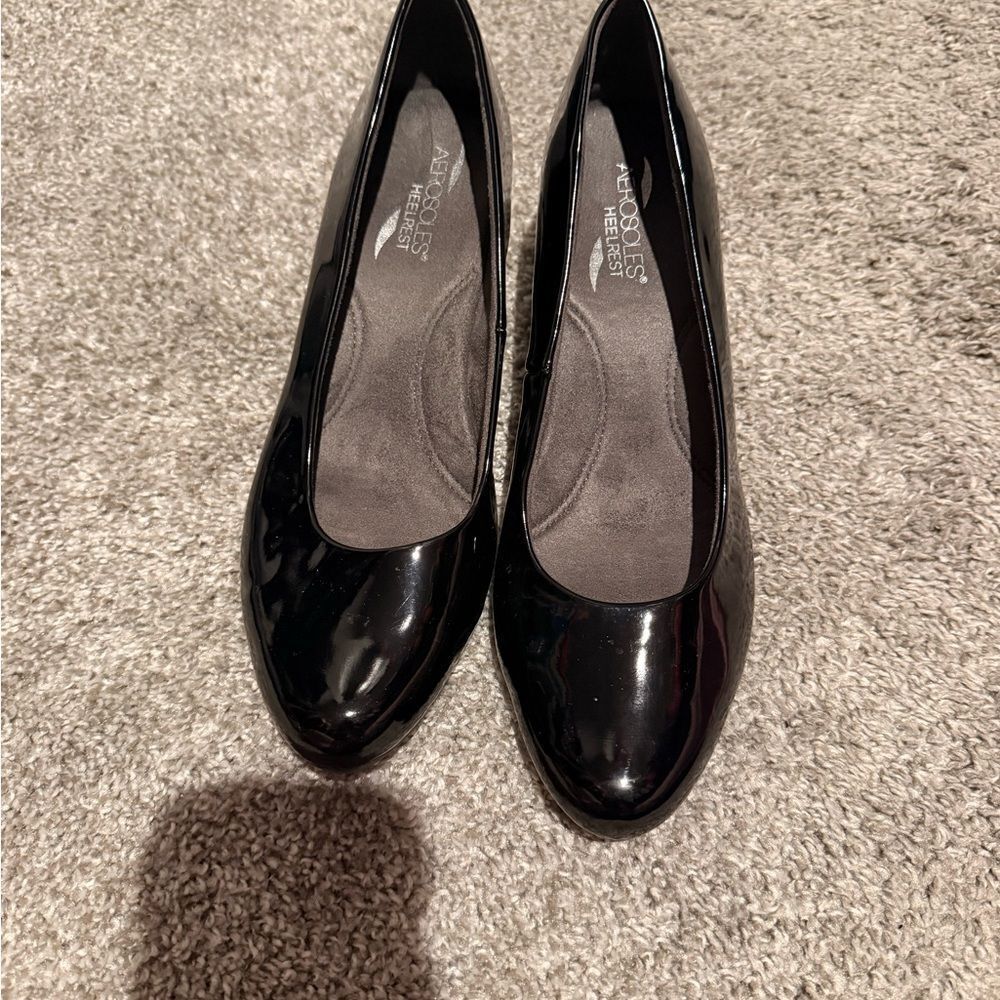 AEROSOLES Women's Glossy Black Heels